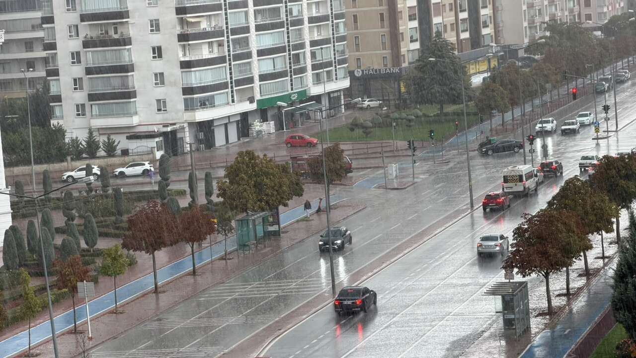 Konya’da sağanak yeniden bastırdı! AKOM 2 gün için daha uyarı yaptı 15